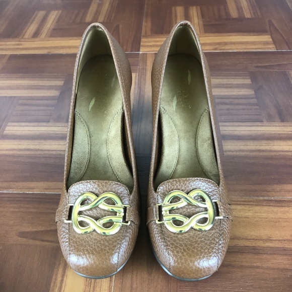 AEROSOLES Shoes - AEROSOLES ENROLLMENT Textured Leather Pump Heels